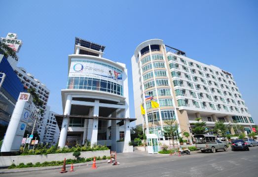 1. 파크 빌리지 라..