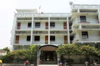 Hotel Sujata Các khách sạn gần Wat Thai Magadh