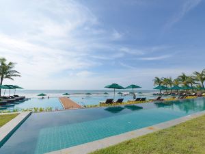 Ngwe Saung Yacht Club & Resort