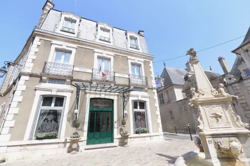 Best Western Plus Hotel DAngleterre Hotels in Saint-Doulchard