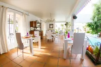 Chambre d'Hôtes Villa Ambrosia et Spa فنادق في Cuxac-d'Aude