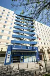 Ibis Budget Paris Porte de Montmartre Hotels near Fresque Le Temps N＇Existe Pas