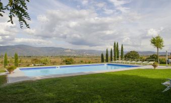 Mansion with 12 Bedrooms in Cortona, with Wonderful Mountain View, Private Pool, Enclosed Garden