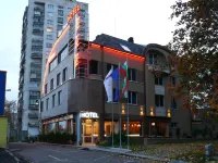 Elate Plaza Business Hotel Hotels near CyberHub VR
