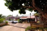 P.L.P Guesthouse - Mae Hong Son Hotels near Wat Kung Mai Sak