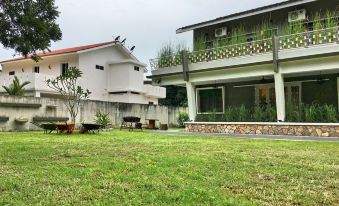 Beachside Bungalow by IBook Homestay