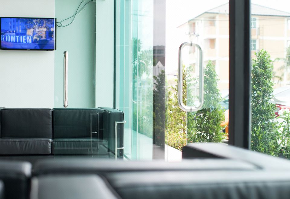 B2 Hotel South Pattaya Over view