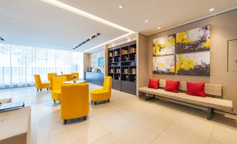 Home Inn Plus (Shenyang Youth Street Metro Station)