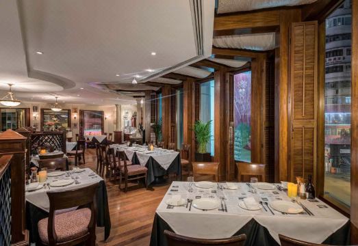 5. 노보텔 센추리 ..