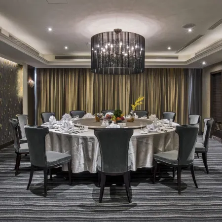 Carlton Hotel Отели рядом с достопримечательностью «Торговый центр Big City»
