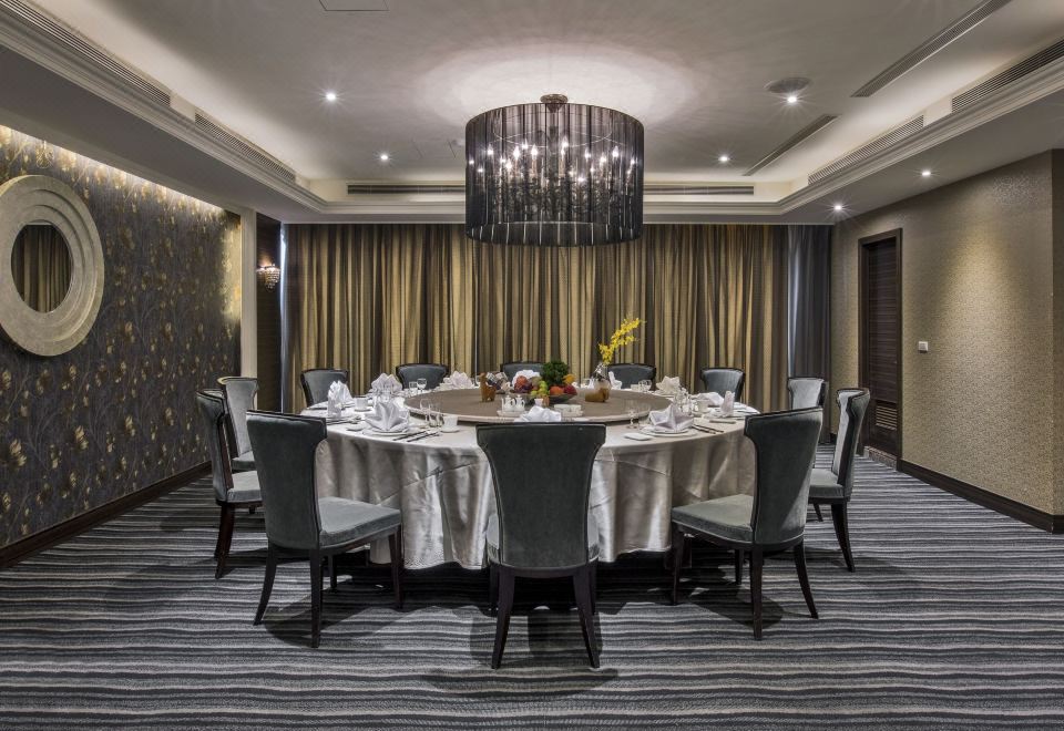 3. 더 칼튼 호텔 ..