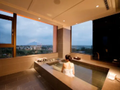 เอเวอร์กรีน รีสอร์ท โฮเต็ล เจียวซี โรงแรมในอี๋หลาน