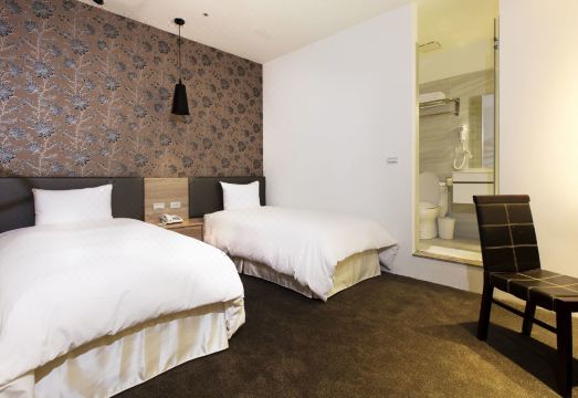 Queen Hotel II 내부