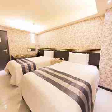 Vintage Apple Hotel Rooms