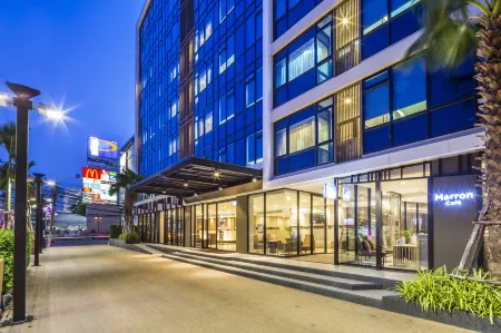 Pacific Park Hotel Отели рядом с достопримечательностью «Roy Island»