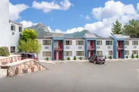 Expedition Lodge Estes Park at Rocky Mtn National Park Hôtels à proximité de : Red Rose Rock Shop & Dick's Rock Museum