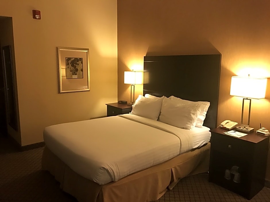 Holiday Inn Express Lewisburg - New Columbia, an Ihg Hotel