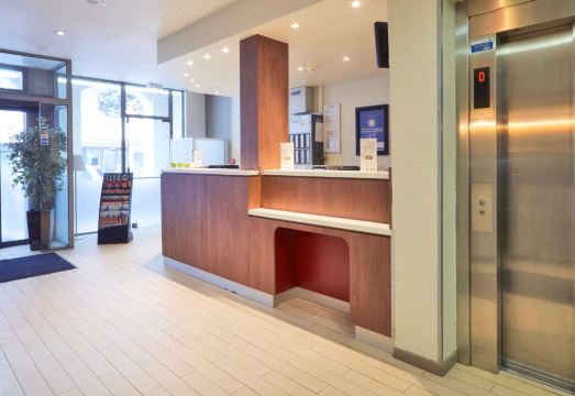 Campanile Paris Ouest - Levallois Perret Over view