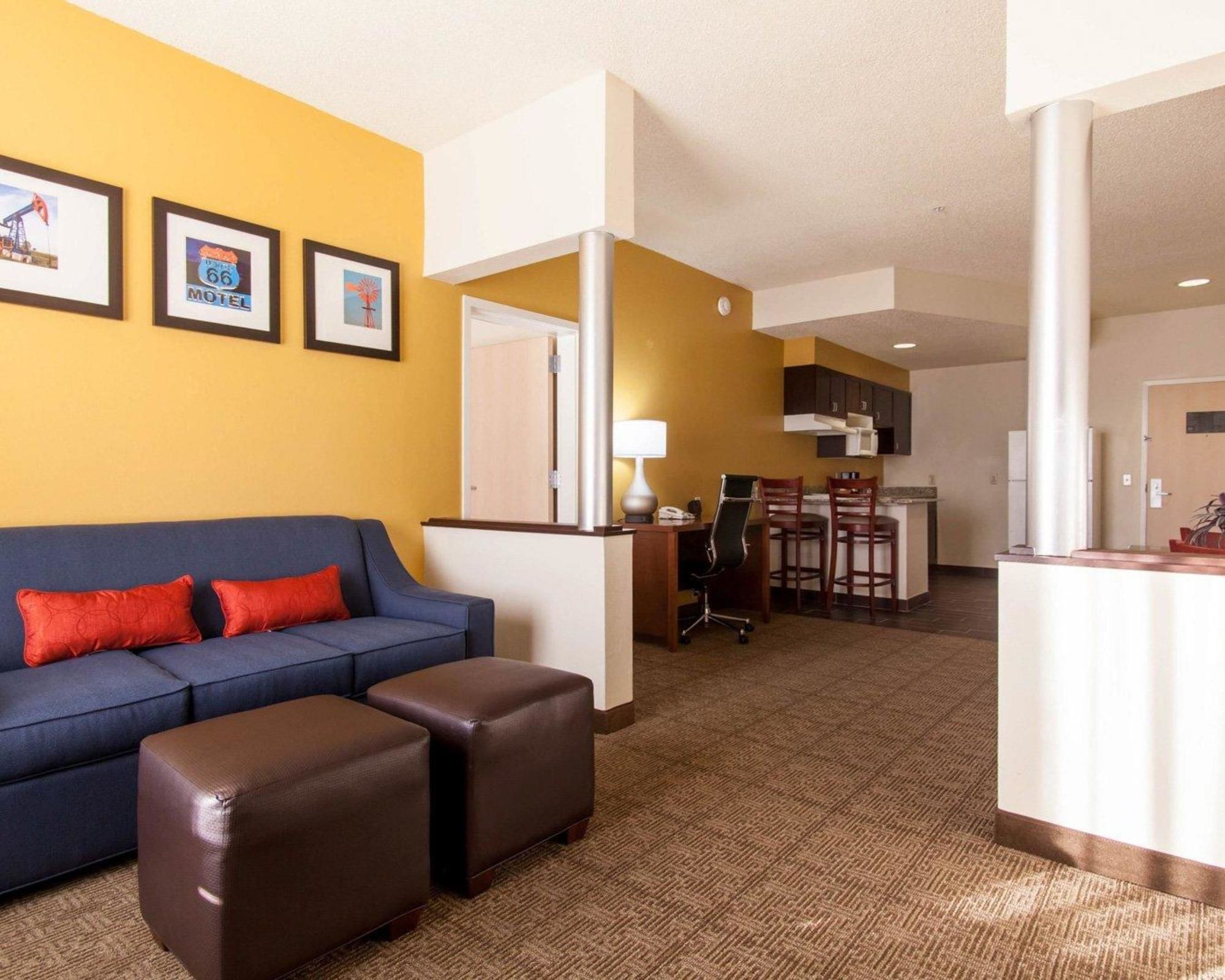 Comfort Suites Central / I-44