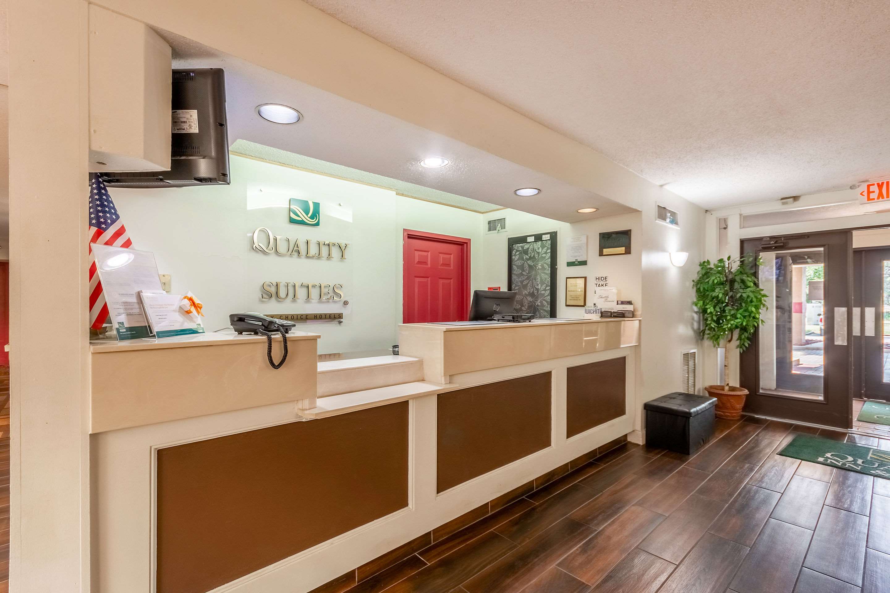 Quality Suites Airport Wichita