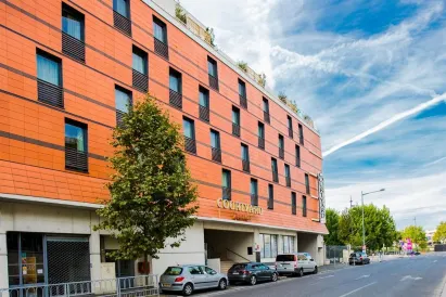 Courtyard Paris Arcueil