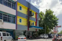 RedDoorz Near Living Plaza Palembang Hotels in Bukit Kecil