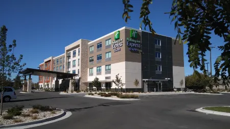 Holiday Inn Express & Suites Boise Airport