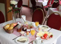Pension & Restaurant Kattenstieg - Anke Schorlepp - Parkplatz