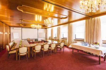 Hotel-Restaurant Erich Rödiger Отели в г. Бад-Штаффельштайн