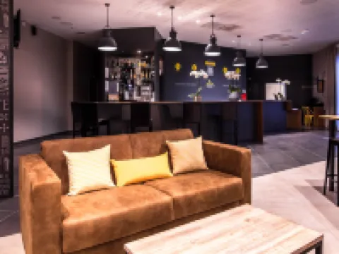 ベストウェスタン プラス スーツケース パリ ラデファンス アニエール・シュル・セーヌのホテル