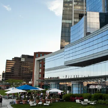 InterContinental Hotels BOSTON by IHG Отели рядом с достопримечательностью «Фанеил Холл Маркетплас»