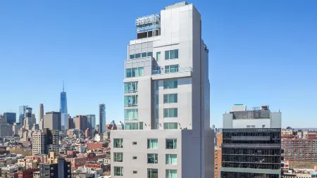 Hotel Indigo Lower East Side New York Отели рядом с достопримечательностью «Swiss Institute»