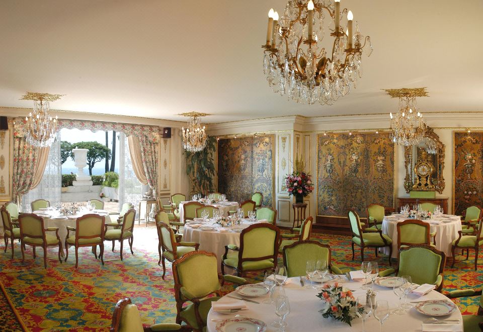 니스 럭셔리 호텔 네그레스코의 야경 이미지