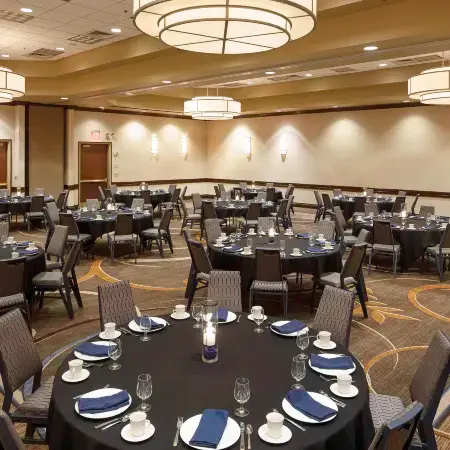 Sheraton Sioux Falls & Convention Center Отели в г. Су-Фолс