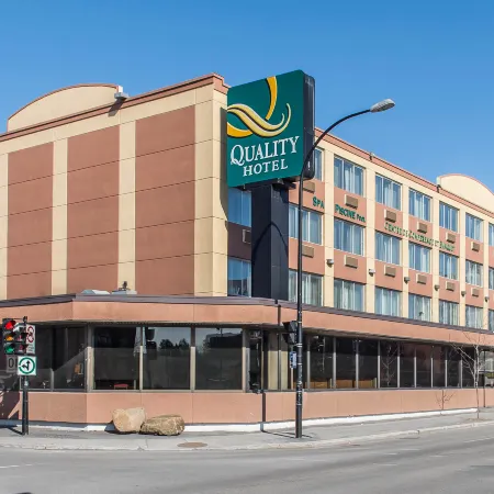 Ramada Plaza by Wyndham Montreal Отели рядом с достопримечательностью «Высшая школа коммерческих студий в Монреале»