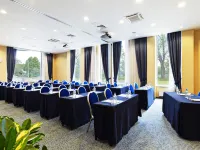 新彼得霍夫酒店 鄰近浴場樓的酒店