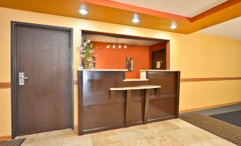 Burnsville Inn & Suites