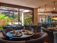 Hotel La Pergola Hotels near Jonio Metro Station
