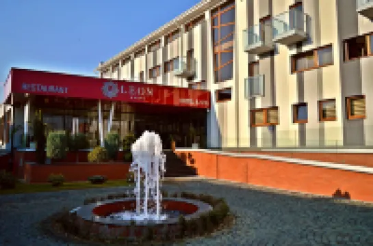 Hotel Leon & Spa Отели в г. 