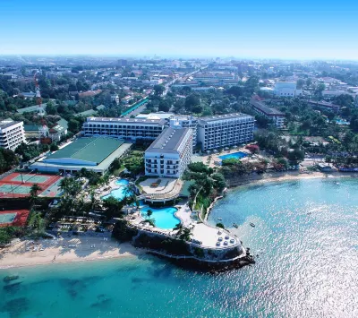 Dusit Thani Pattaya Hotel berhampiran Lanpho Nakluea Market