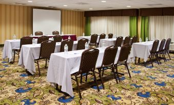 Holiday Inn Express Meadville (I-79 Exit 147A)