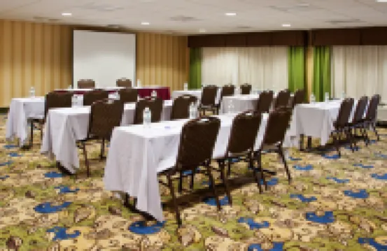 홀리데이 인 익스프레스 미드빌 I-79 엑시트 147a