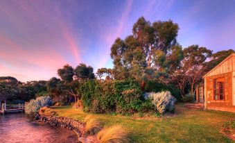 Stanley Lakeside Spa Cabins