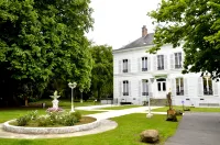 Logis - Hostellerie le Chatel Nangis Hotels in Nangis