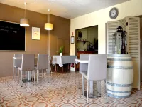 Logis Hôtel le Manoir & Lounge Hotels in Bonnieux