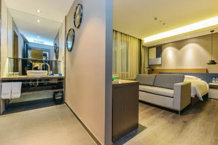 Orange Hotel (Shanghai Hongqiao, National International Exhibition Center)