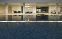 比斯特酒店，高爾夫球場&SPA - 泳池