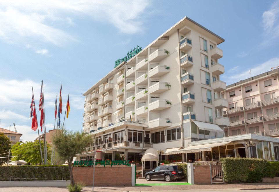 Hotel Bristol, Exterior, Hotel Exterior