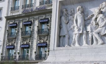 Hotel de Neuville Arc de Triomphe