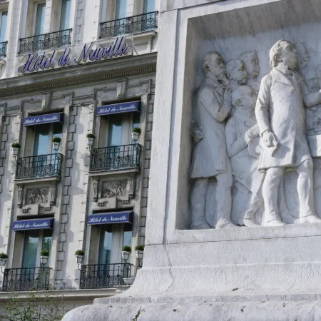 Hotel de Neuville Arc de Triomphe